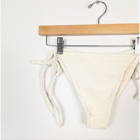 Faithfull The Brand Cream Hazel Seersucker Low-rise Bikini Bottoms Size M - Picture 3 of 7